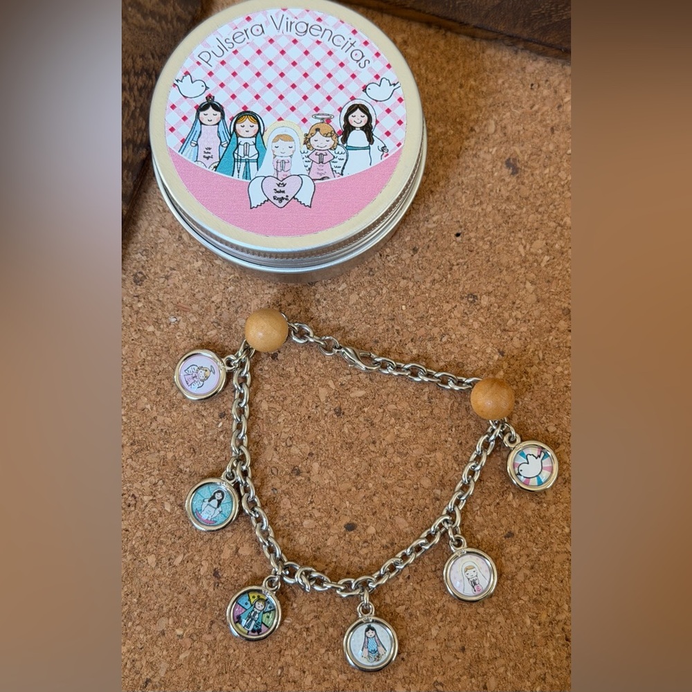 Charm Bracelet 7.5inches. 😍 Lovely. New.